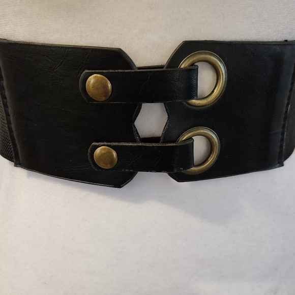 Black and Gold Belt - Picture 3 of 6